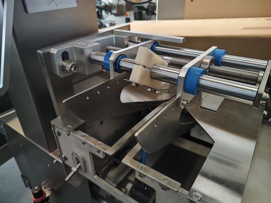 Machine d'emballage pour oreillers de nourriture surgelée pour une capacité de production de 25 à 100 paquets/min