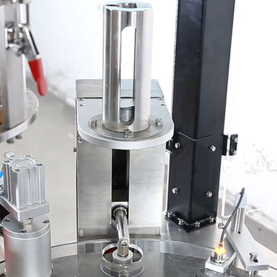 Machine rotative de remplissage et d'étanchéité de capsules de café Nespresso de petite taille fabriquée en Chine