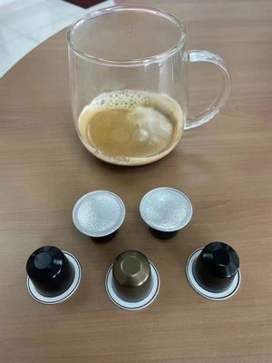Méthode de remplissage avancée par servo Co±2% Machine rotative de remplissage de capsules de café